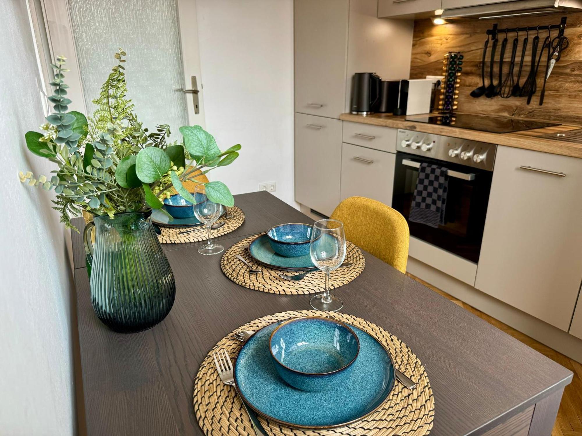 Boho Design Studio - Historic City Center With Free Parking & Aircon By Hero Homes *