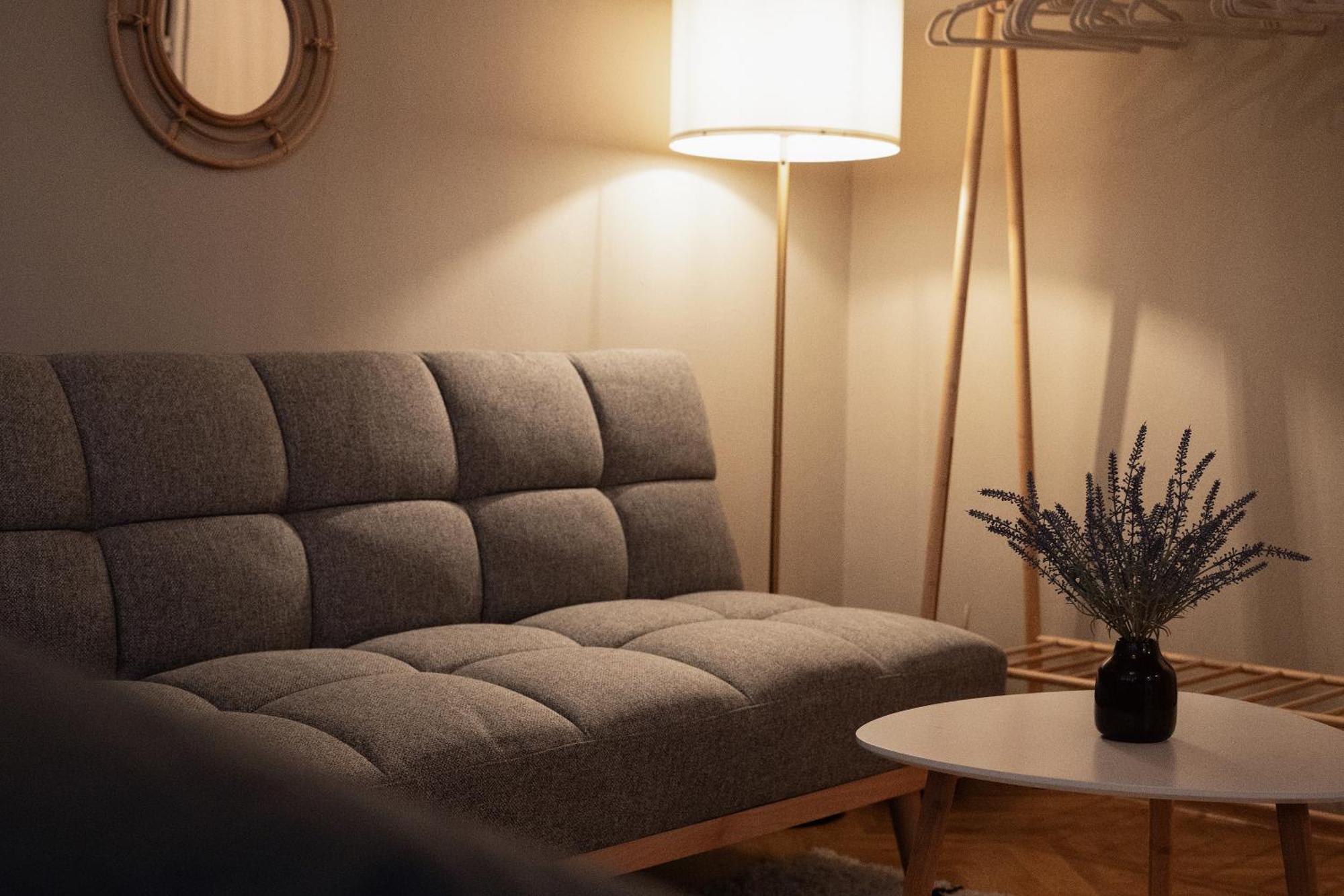 Boho Design Studio - Historic City Center With Free Parking & Aircon By Hero Homes