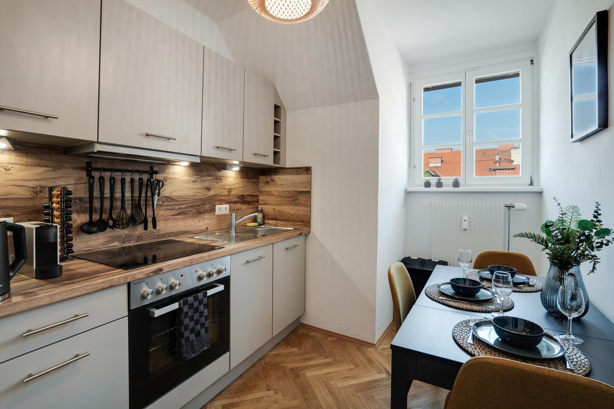 Boho Design Studio - Historic City Center With Free Parking & Aircon By Hero Homes Apartment Graz