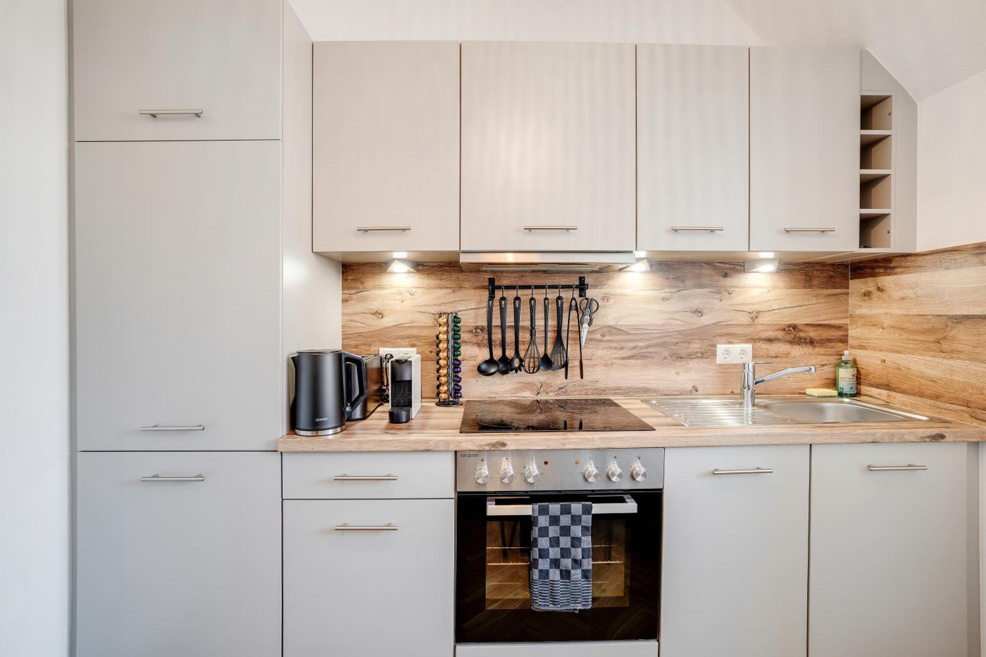 Boho Design Studio - Historic City Center With Free Parking & Aircon By Hero Homes Apartment Graz