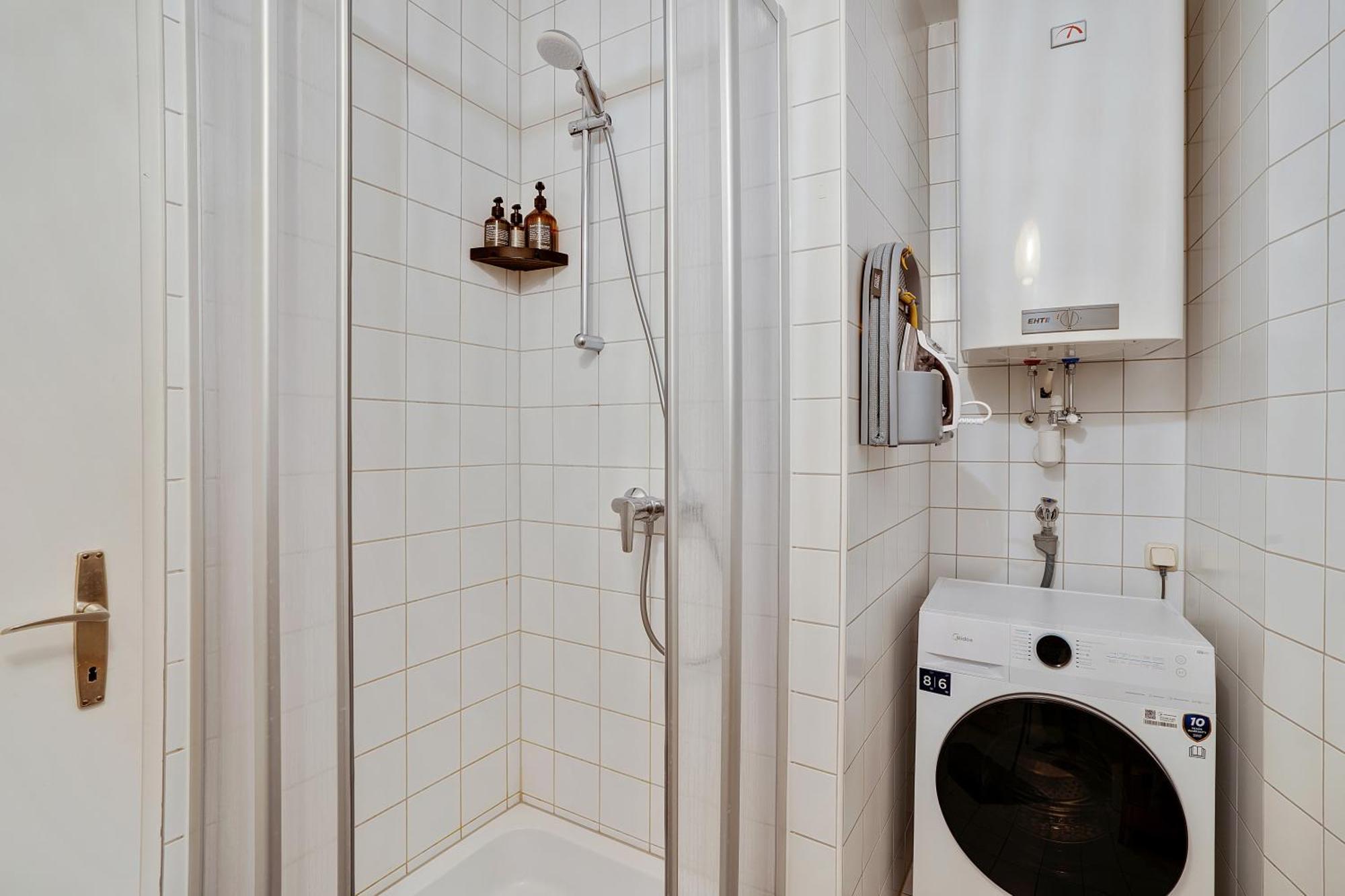 Boho Design Studio - Historic City Center With Free Parking & Aircon By Hero Homes Apartment *