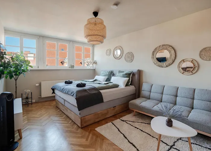 Boho Design Studio - Historic City Center With Free Parking & Aircon By Hero Homes